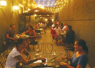 Photo of diners at Muddy Waters