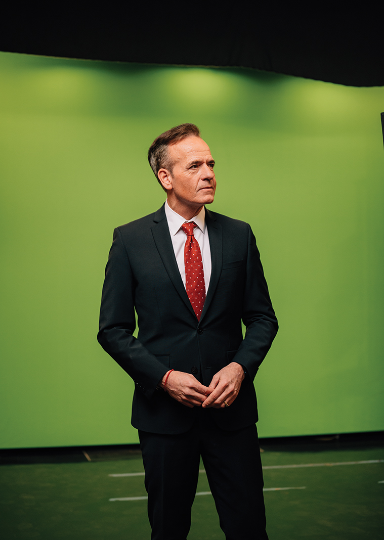 Ken Barlow on the set at KSTP-TV
