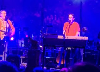 Review: They Might Be Giants Go Big With Sound and Showmanship